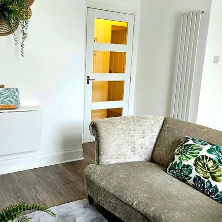 The Ferns - Shared Garden Apartment With Parking Darvel Екстер'єр фото