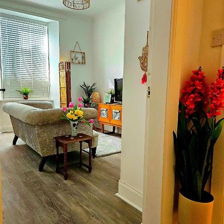 The Ferns - Shared Garden Apartment With Parking Darvel Екстер'єр фото