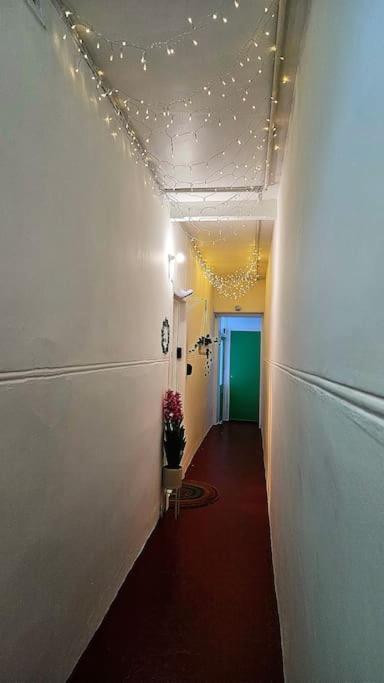 The Ferns - Shared Garden Apartment With Parking Darvel Екстер'єр фото