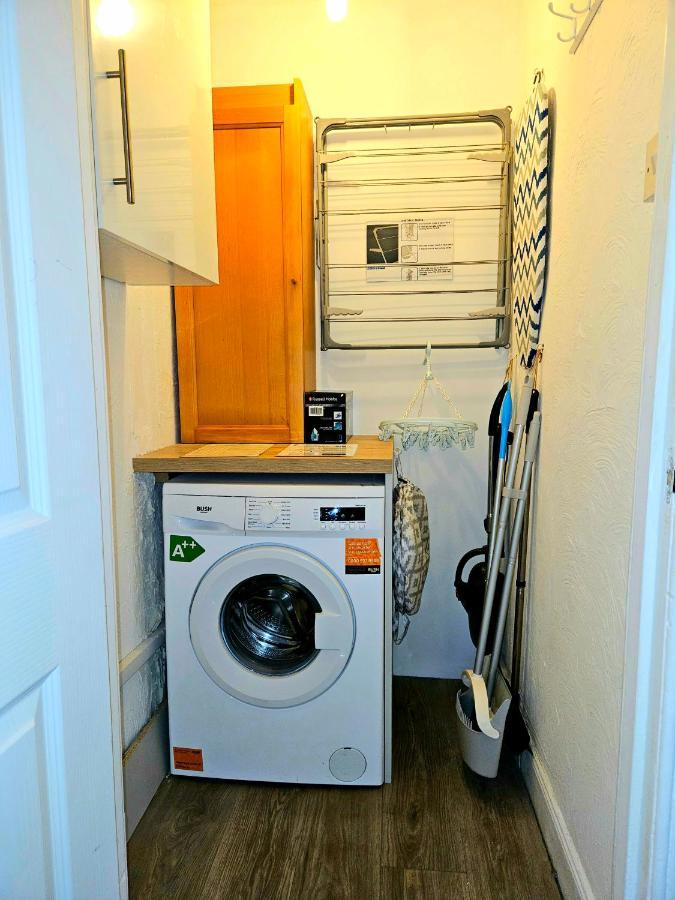 The Ferns - Shared Garden Apartment With Parking Darvel Екстер'єр фото
