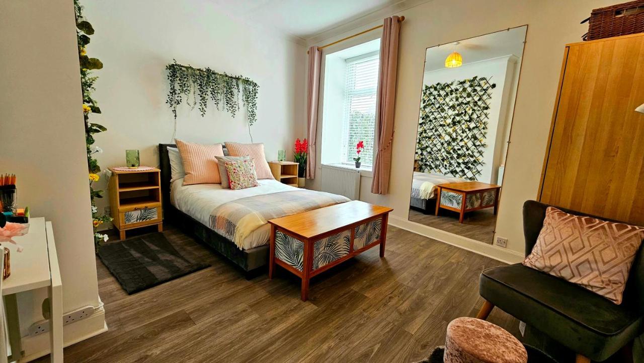 The Ferns - Shared Garden Apartment With Parking Darvel Екстер'єр фото